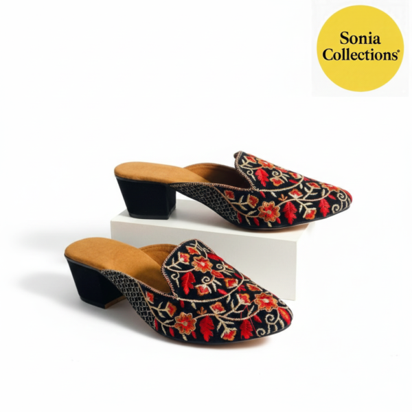 Women Black Handcrafted Floral Embroidered Jutti