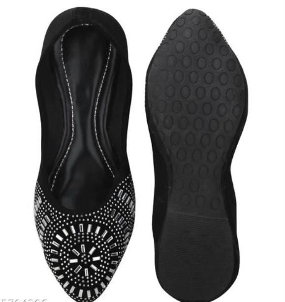 🩰 Sonia Collections – Black Handcrafted Ethnic Jutti for Women