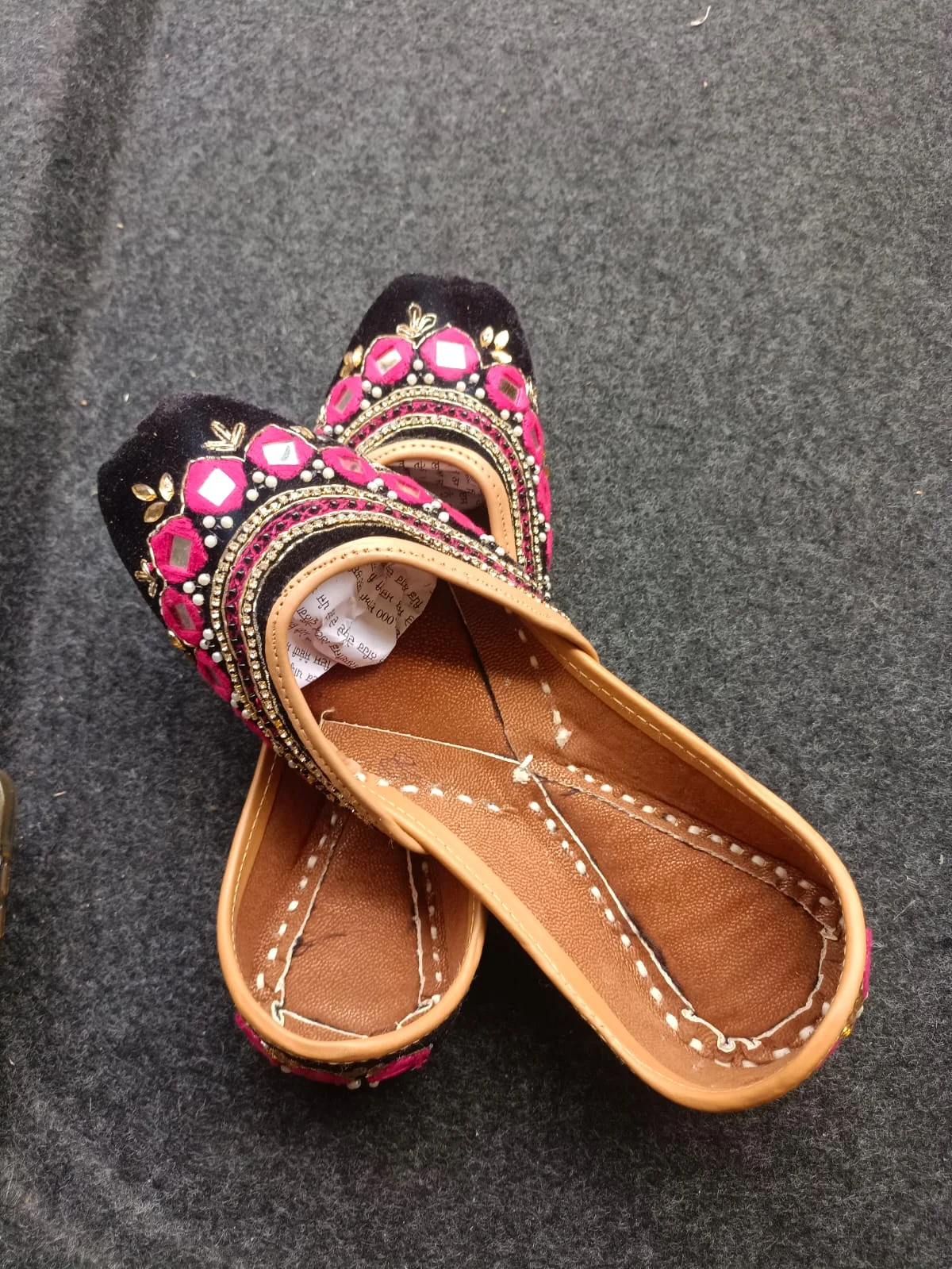 Handcrafted Indian Jutti for Women | Black Pink Gold - Image 3
