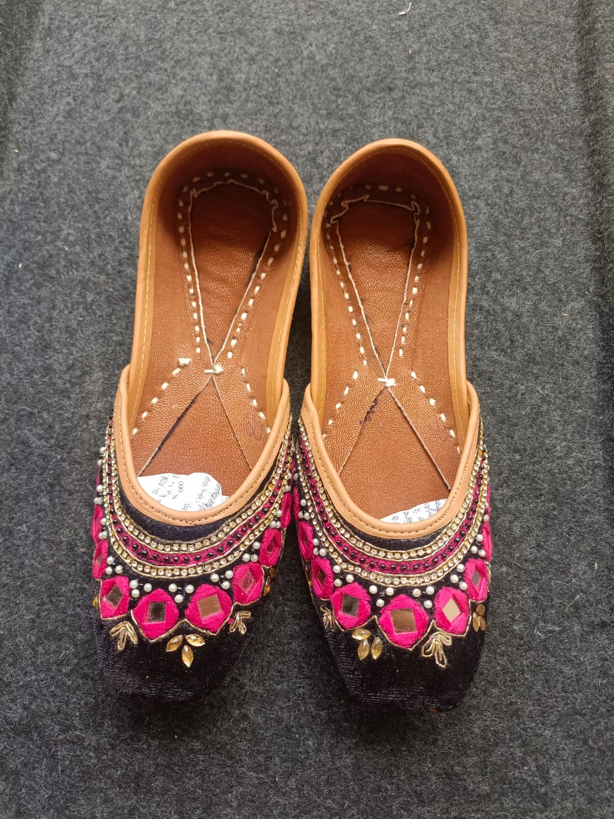 Handcrafted Indian Jutti for Women | Black Pink Gold - Image 4