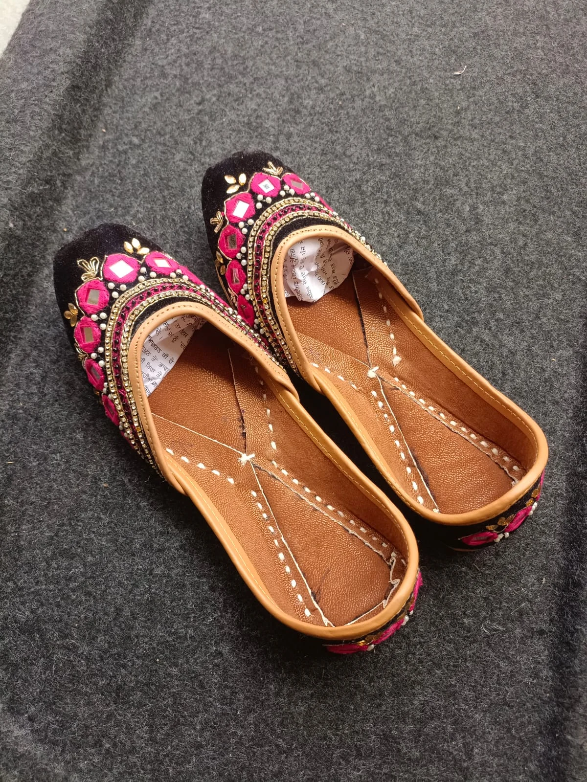 Handcrafted Indian Jutti for Women | Black Pink Gold - Image 2