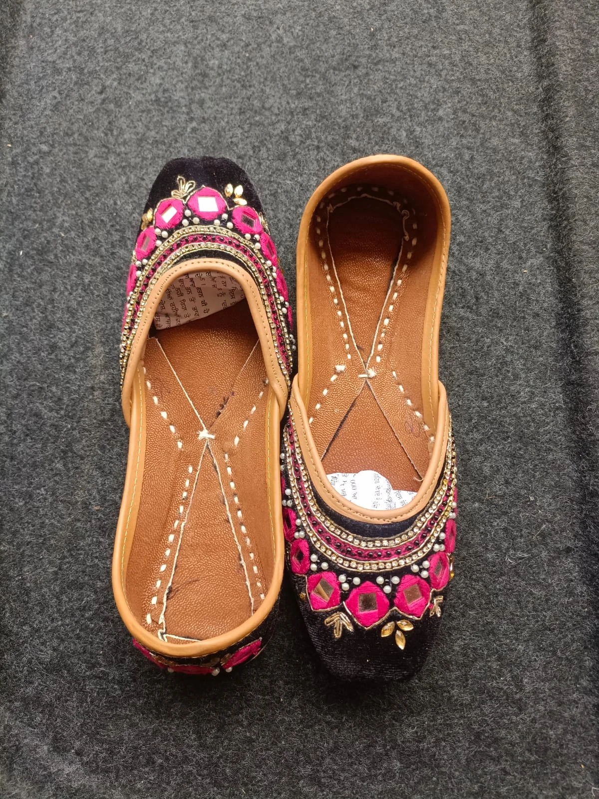 Handcrafted Indian Jutti for Women | Black Pink Gold - Image 5
