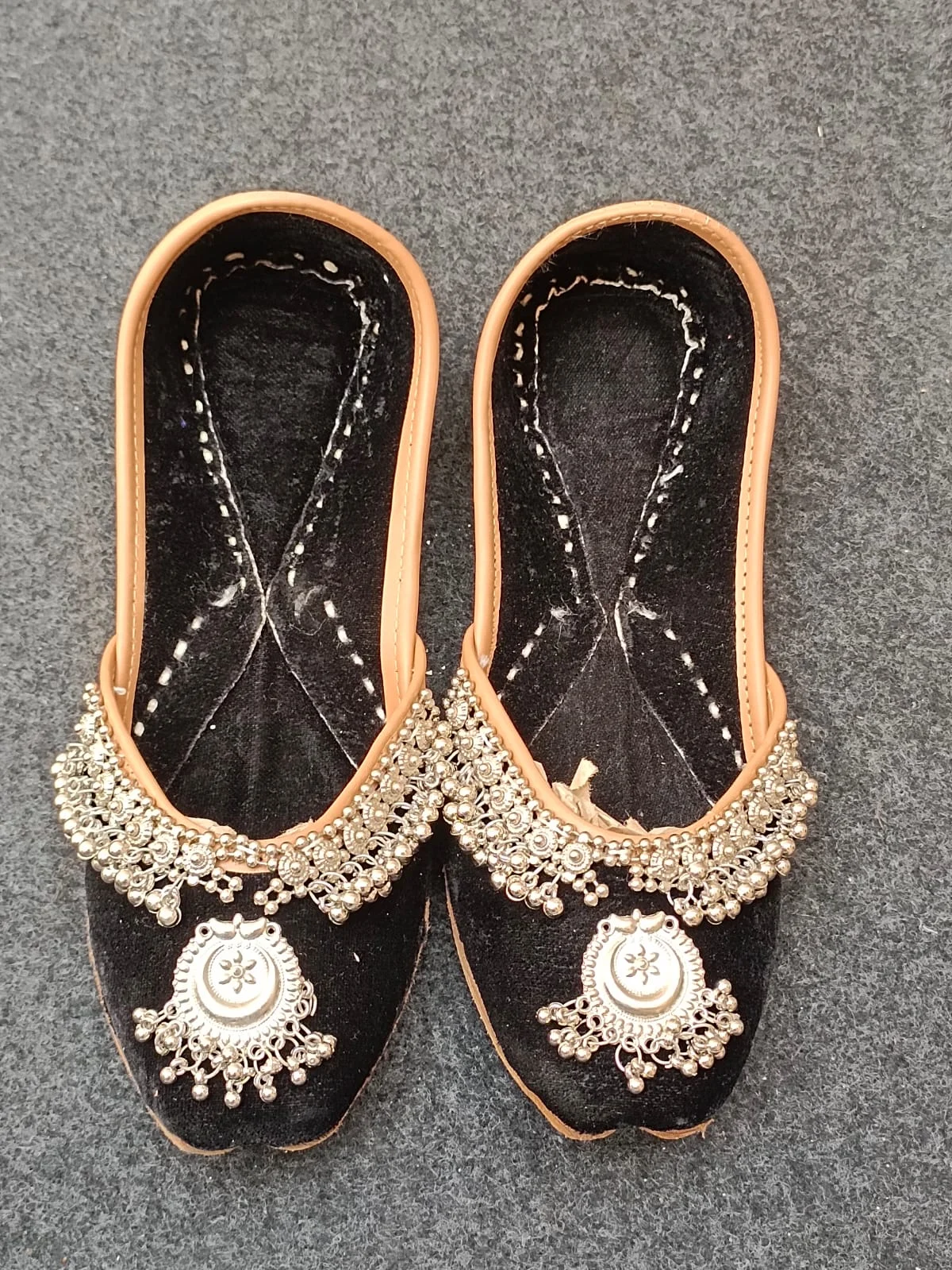 Black Embellished Indian Jutti for Women - Image 3